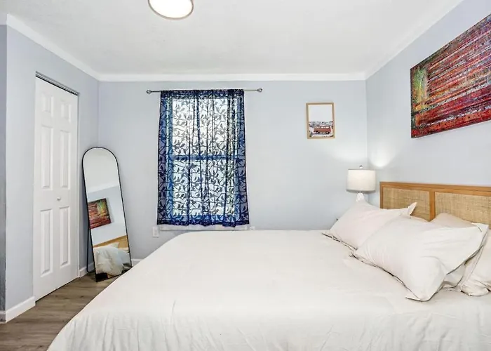Country house Unit 15 Cozy Retreat Near Downtown *
