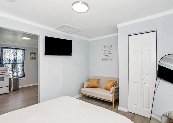 Unit 15 Cozy Retreat Near Downtown Country house *
