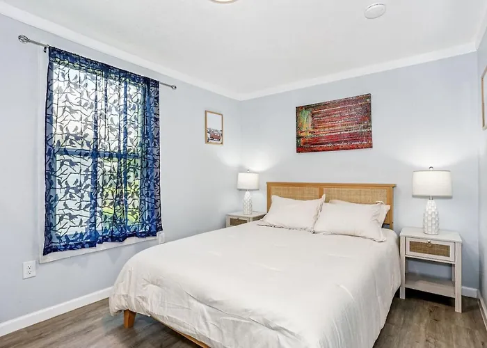 Unit 15 Cozy Retreat Near Downtown