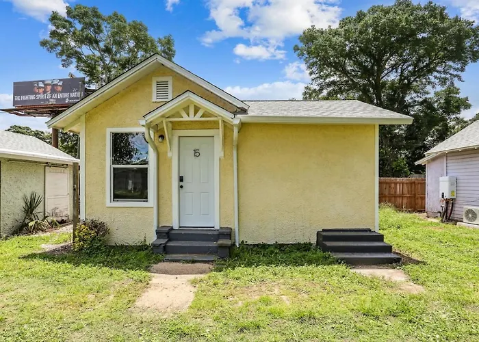 Unit 15 Cozy Retreat Near Downtown